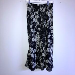 Notations Shear Flutter skirt size 3X in Black & White.